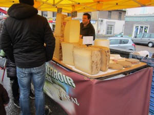 decazeville-market-marche-cheese