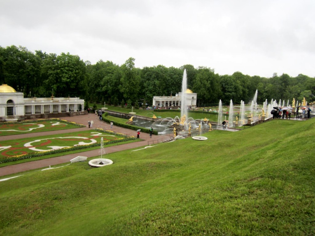 russia-saint-petersburg-peterhof-palace-fountains-1