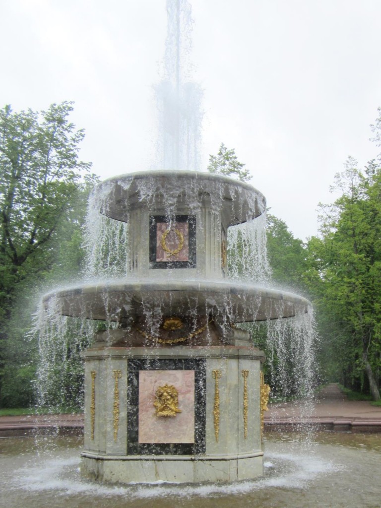 russia-saint-petersburg-peterhof-palace-fountains-3