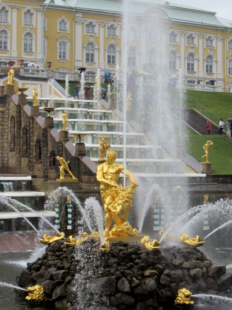 russia-saint-petersburg-peterhof-palace-fountains-4