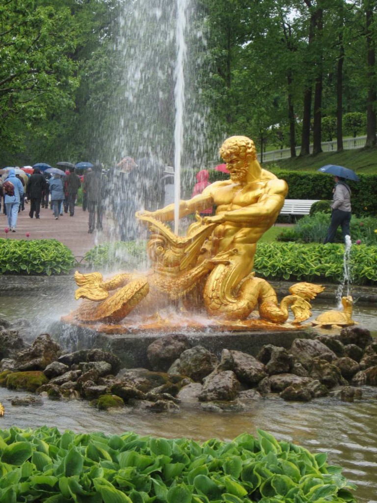 russia-saint-petersburg-peterhof-palace-fountains-7
