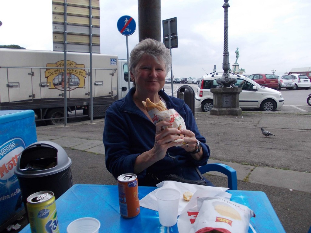florence-piazzale-michelangelo-carol-hot-dog
