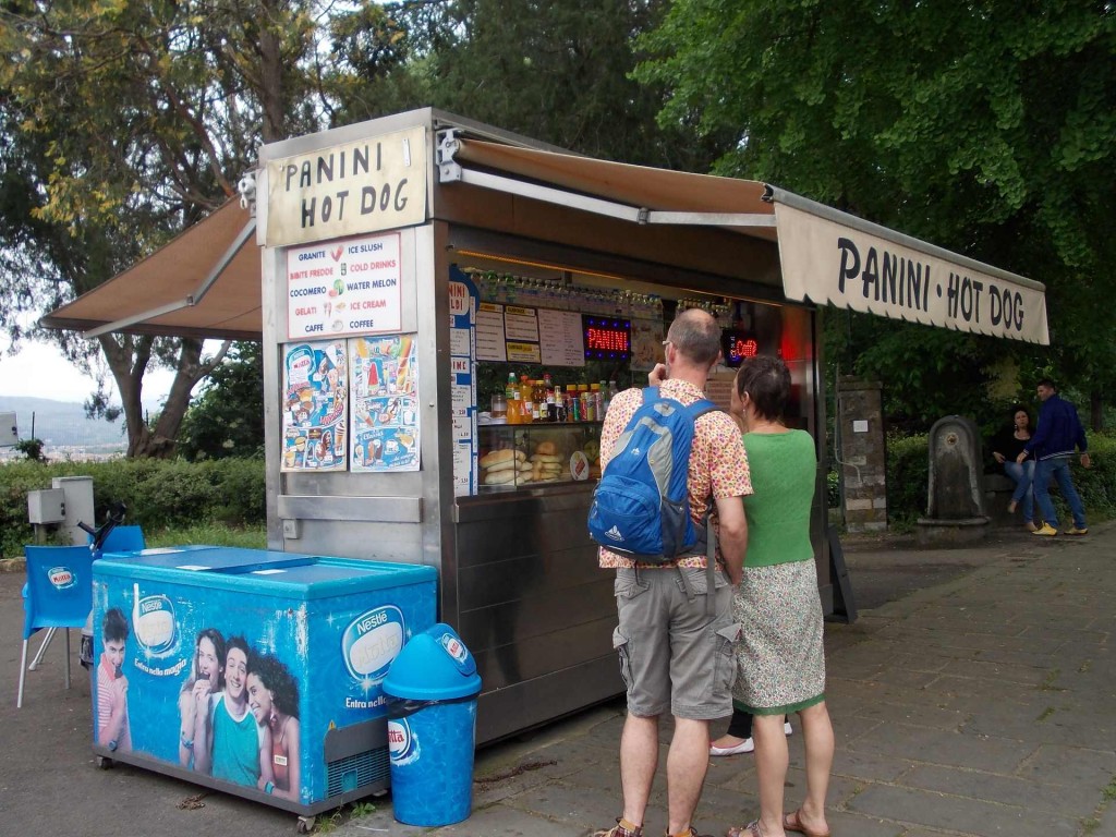 florence-piazzale-michelangelo-hot-dog-stand